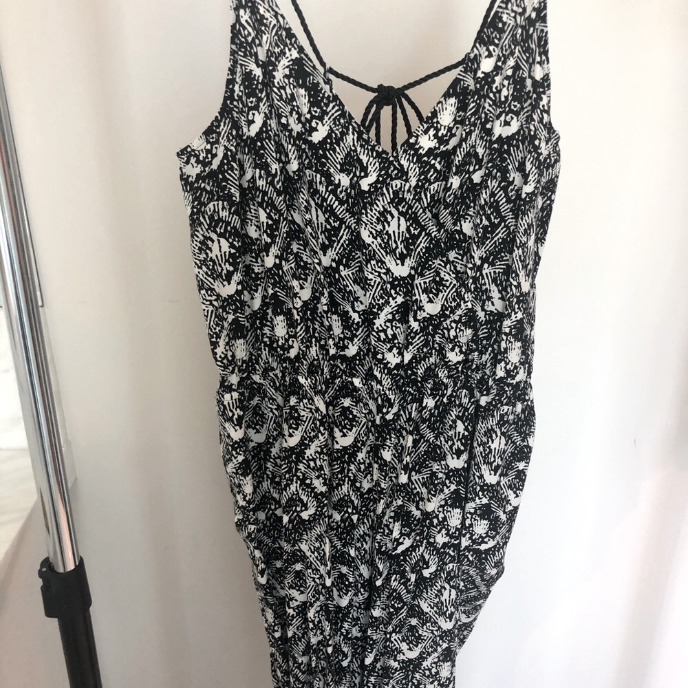 Jumper in black and white Everything must go
